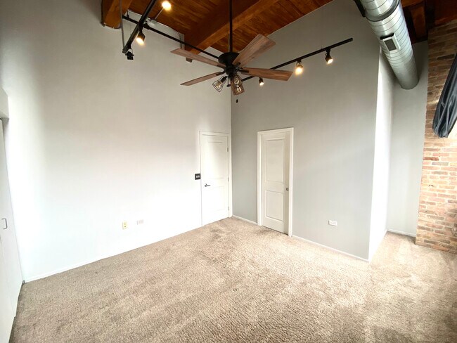 Building Photo - 1500 W Monroe St