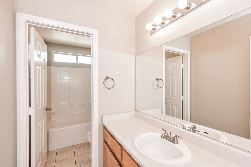 Building Photo - 3940 Camryn Holly St