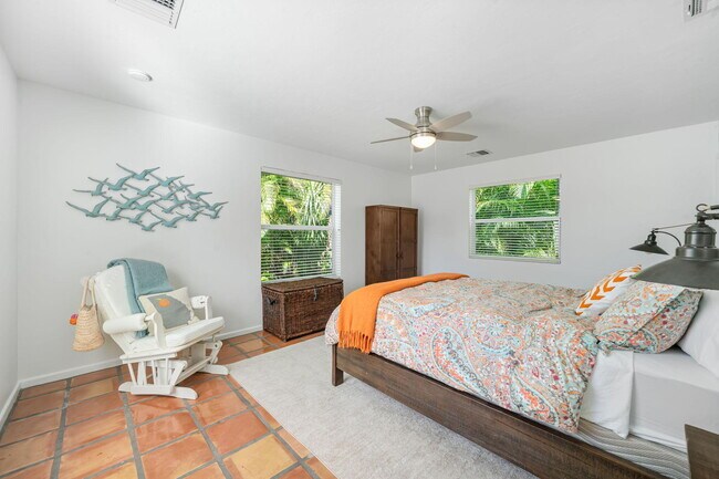 Building Photo - 49 River Dr