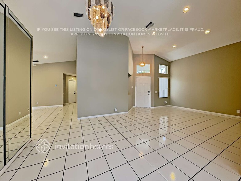 Building Photo - 161 E Bayridge Dr