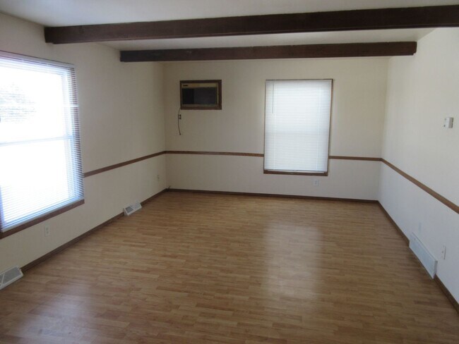 Building Photo - 132-134 S. Wright Rd.