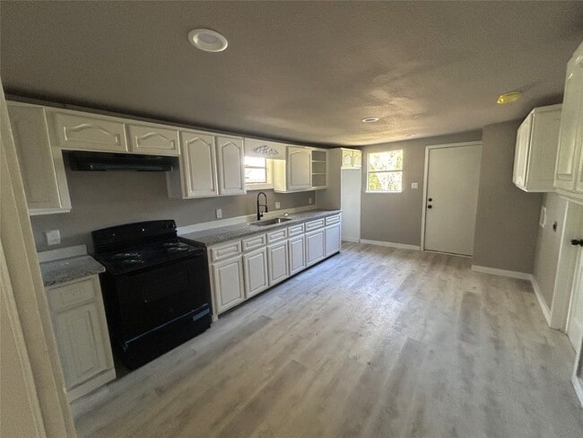 Building Photo - 5734 Grant Ave