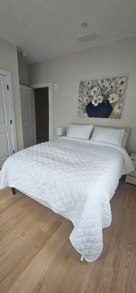 Building Photo - 15 Hadley Pl