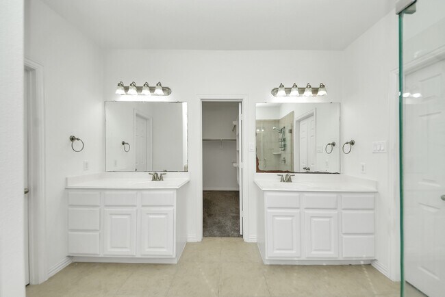 Building Photo - 17222 Red Oak Bend Dr