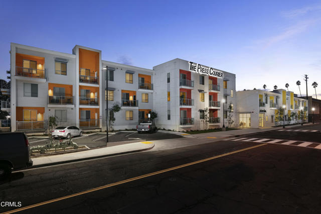 Primary Photo - 300 W 9th St