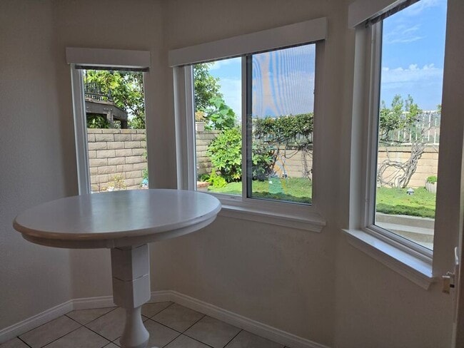 Building Photo - 27875 Avenida Armijo