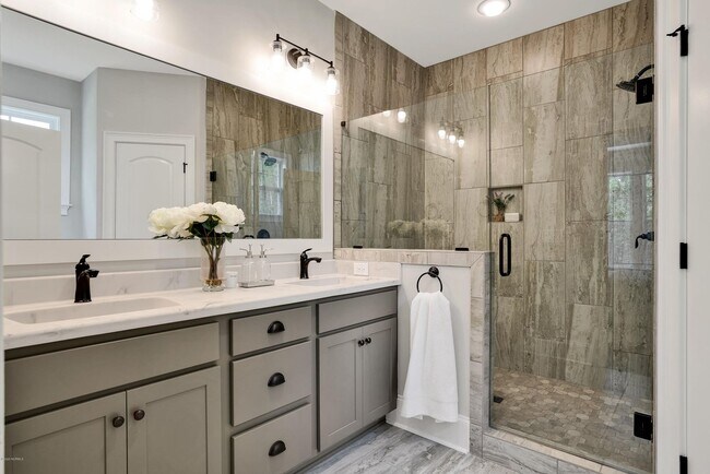 Building Photo - Summerhouse on Everett Bay Home Available!