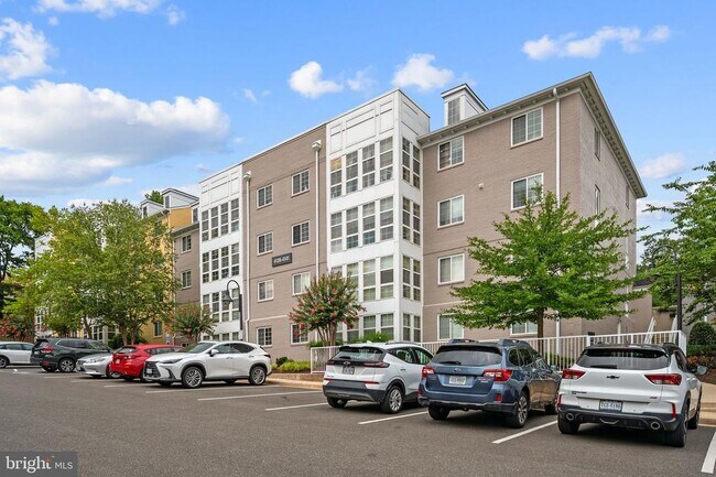 Building Photo - 4141 S Four Mile Run Dr