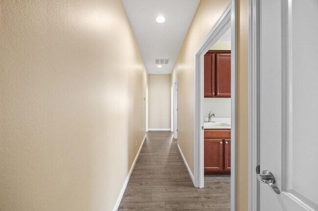 Building Photo - **Charming Home for Rent in Damonte Ranch**