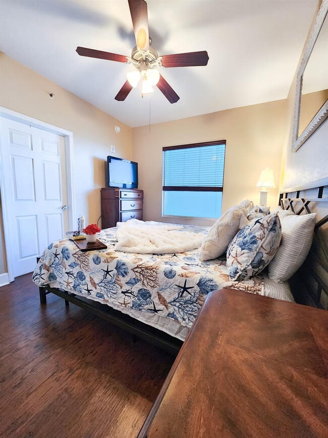 Building Photo - 16819 Front Beach Rd