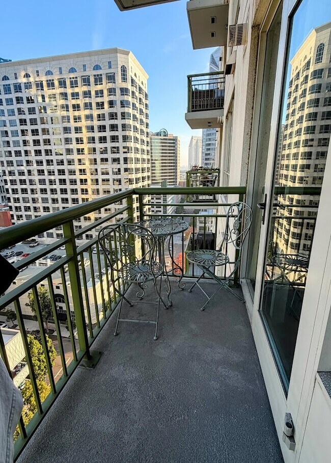 Building Photo - 1240 India St