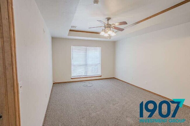 Building Photo - Elegant and Spacious 3-Bedroom Home in Edm...