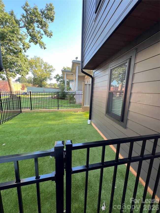 Building Photo - 412 N 4th St