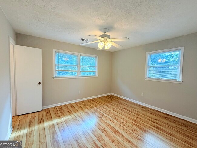 Building Photo - 13 Hearthwood Ct