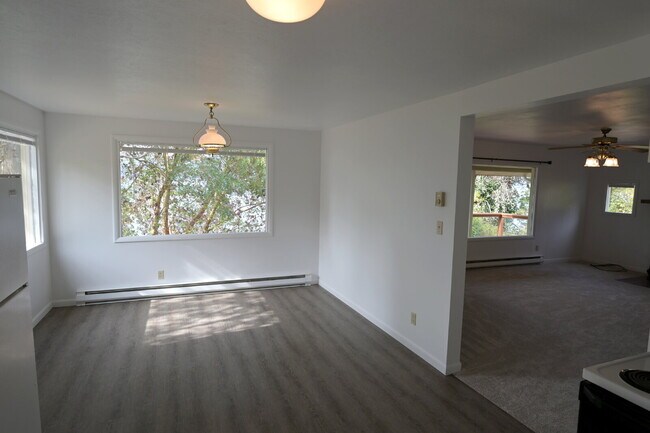 Building Photo - 2 bed 1 bath home with great view of Sequi...