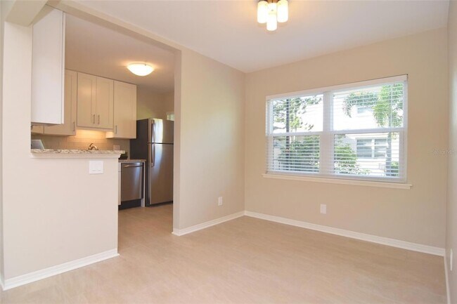 Building Photo - 606 12th Ave NE