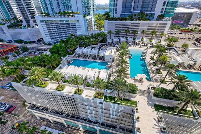 Building Photo - 851 NE 1st Ave