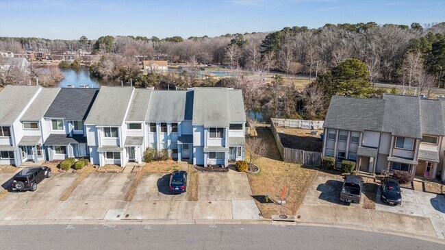 Building Photo - 762 Quesnel Dr