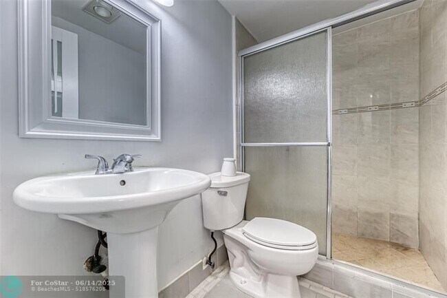 Building Photo - 200 NE 12th Ave