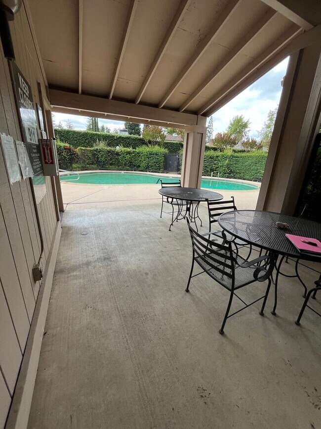 Building Photo - 2BR|2BA|994SF| - Ground Floor Condo, Nice ...