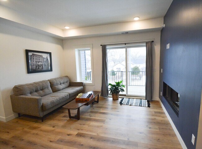 Building Photo - 1204 2nd Ave NW