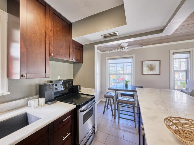 Building Photo - 1214 E Atlantic Ave