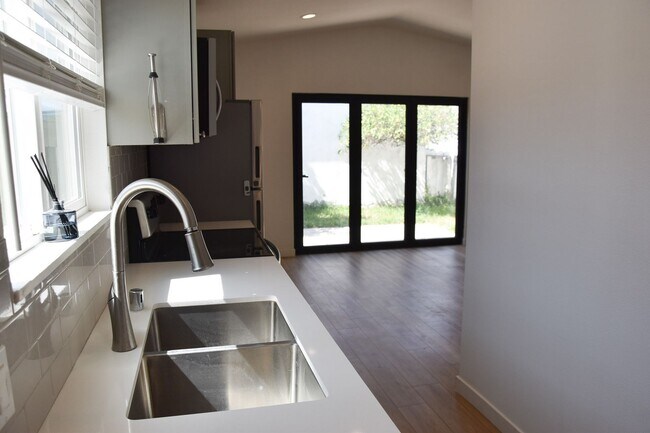 Building Photo - New ADU unit with all the amenities.