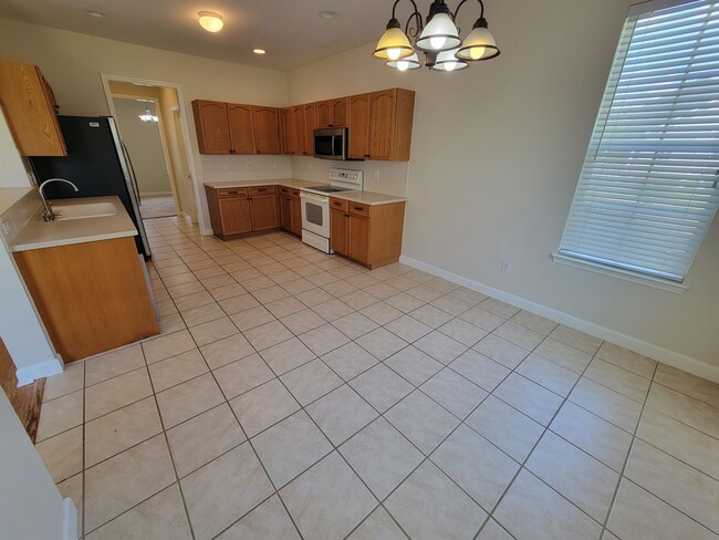 Building Photo - 4061 Shady View Ln
