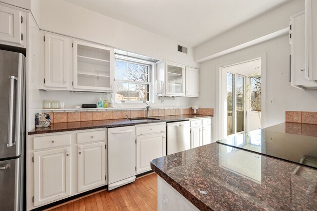 Building Photo - 5325 Chevy Chase Pky NW