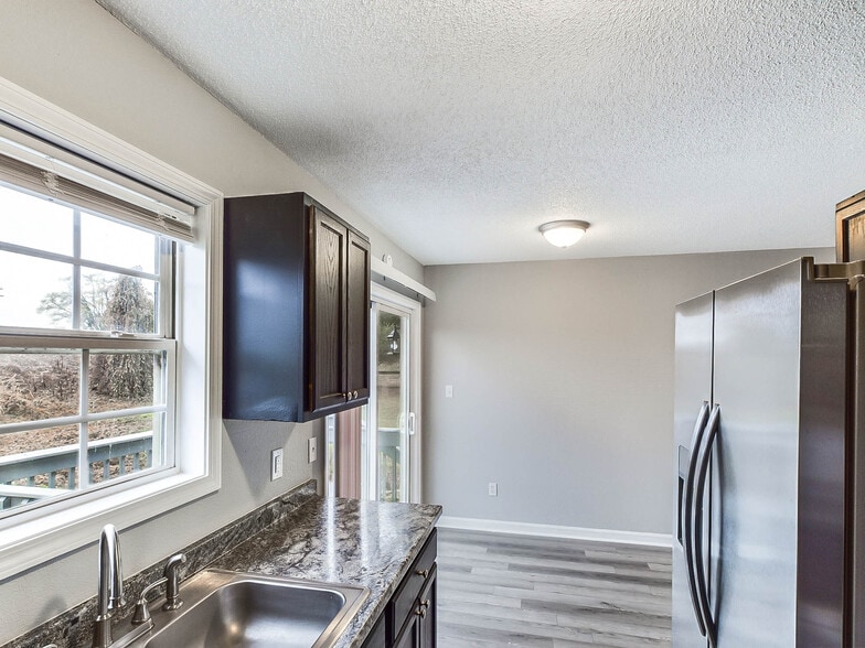 Building Photo - 754 Old Stage Rd