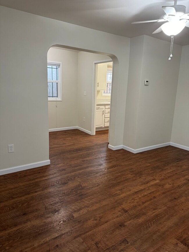 Building Photo - 2 Bed 1 Bath House in Oakland