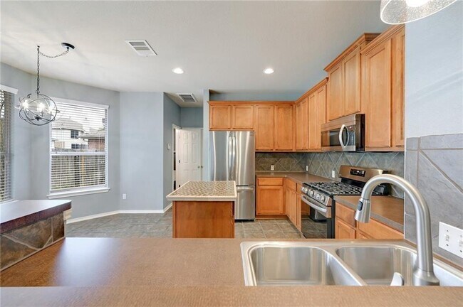 Building Photo - 932 Rusk Rd