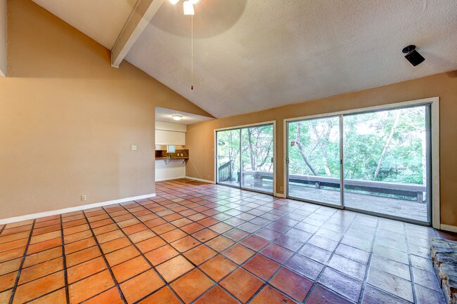 Building Photo - 1430 Redbud Cove