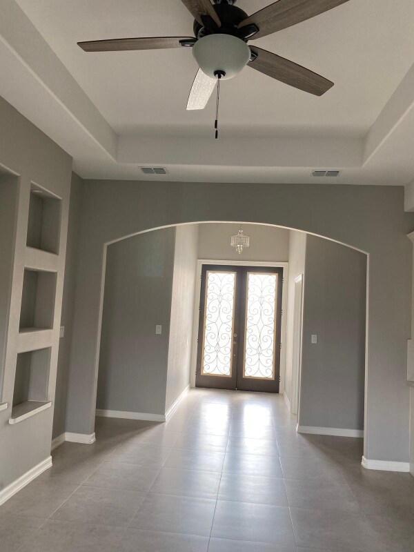 Building Photo - 3873 Tolosa St