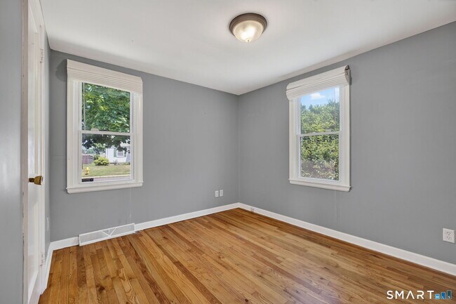 Building Photo - 47 Clearview Ave