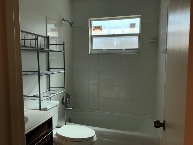 Building Photo - 3389 Hi St