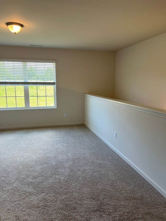 Building Photo - Charming 1.5 year new 3BR plus huge loft  ...