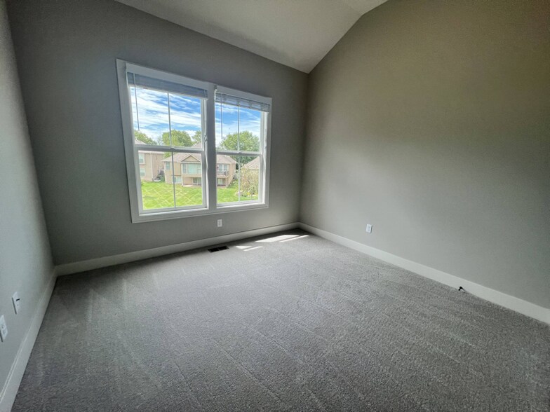 Building Photo - 1299 SW Heartwood Dr