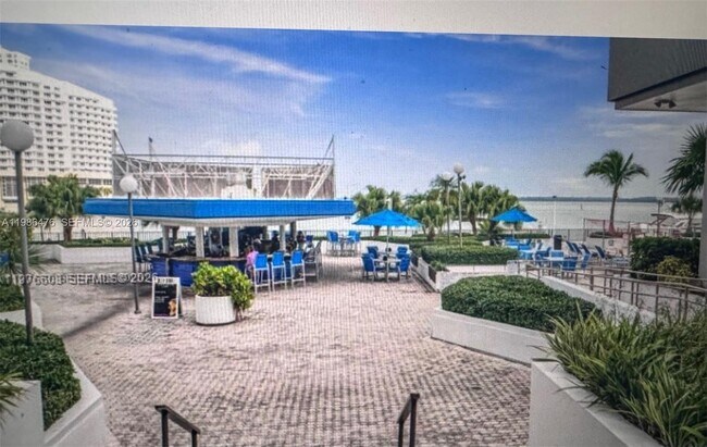 Building Photo - 999 Brickell Bay Dr