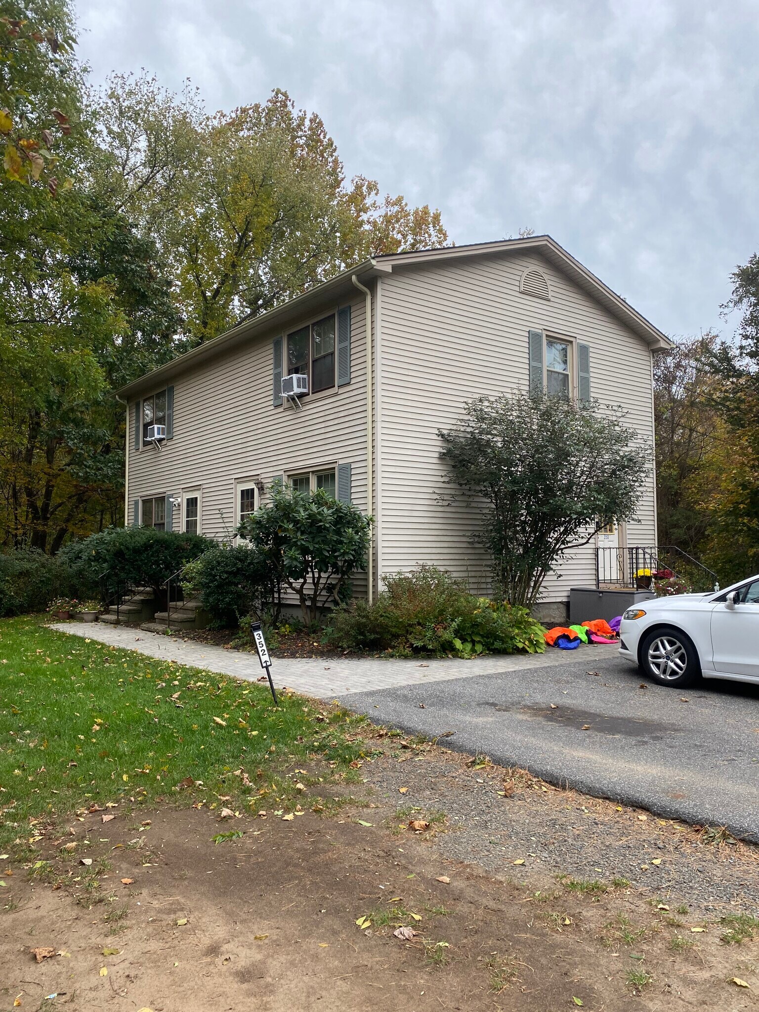 Building Photo - 352 Community House Rd