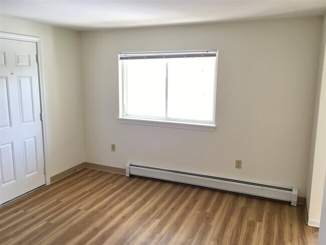 Building Photo - 82 3rd St