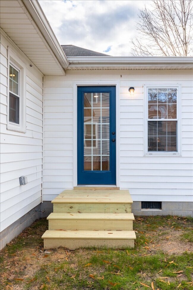 Building Photo - 2910 Fendall Ave