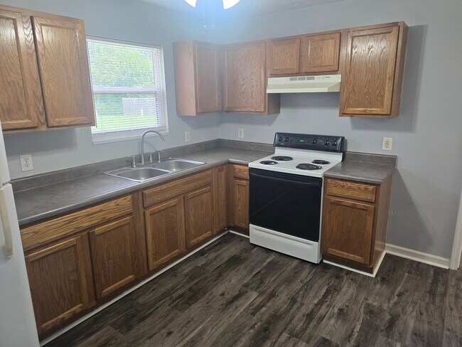 Building Photo - 1905 E Balsam Ct