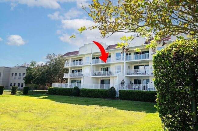 Building Photo - 157 Marine St