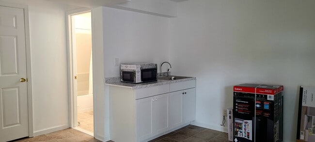 Building Photo - 306 Batley Ct