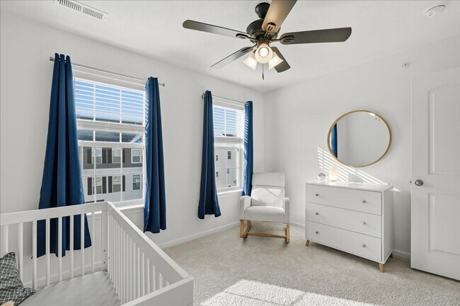 Building Photo - Beautifully UPDATE Townhome FOR LEASE