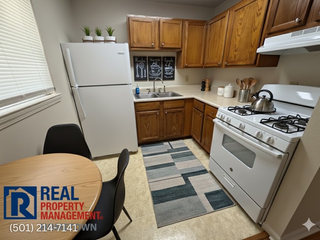 Building Photo - 3415 Town & Country Ave