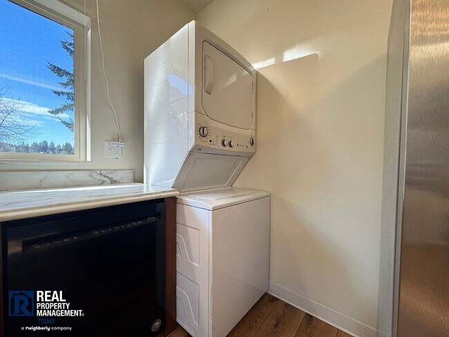 Building Photo - Secluded Studio Near the Water – Washer/Dryer Included!!