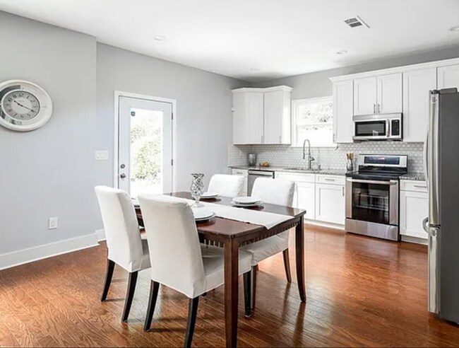Building Photo - Spacious 5BR/3.5 BA Renovated Home Near Beltline with Off-Street Parking
