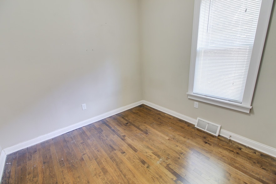 1st Bedroom - 1937 N Bartlett Ave